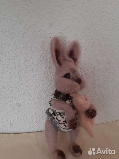 Заяц игрушка из шерсти