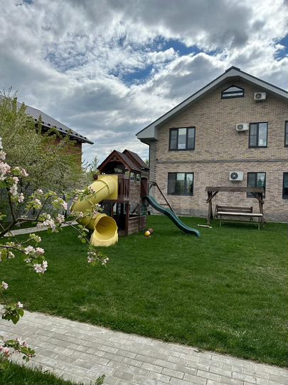 Коттедж 260 м² на участке 12,7 сот.