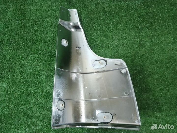 Щека левая Isuzu Elf NKR66 4HF1 1998