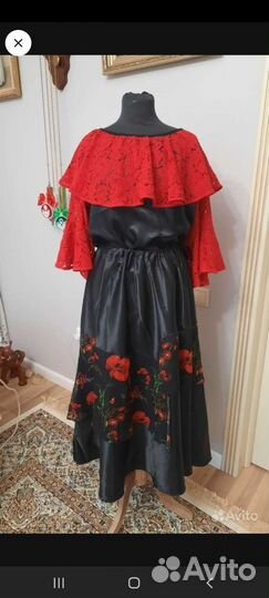 Продаю костюмы