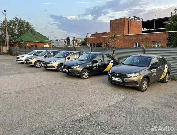 Водитель на комфорт+ без залога (ищем женщин)