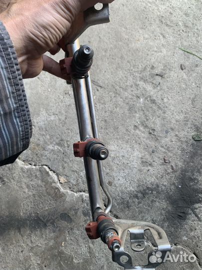 Топливная рампа Мерседес M104