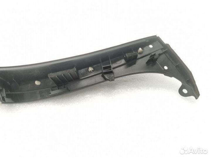 Уплотнитель крыла левый Mitsubishi Pajero Sport