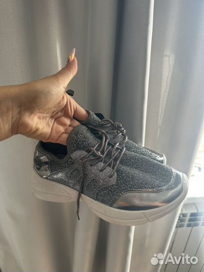 Кроссовки новые