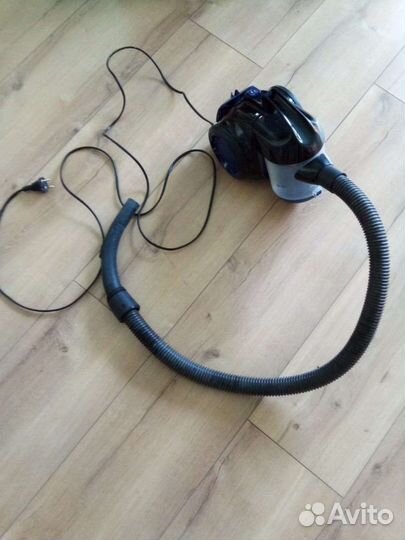 Пылисос с пластиковым контейнером