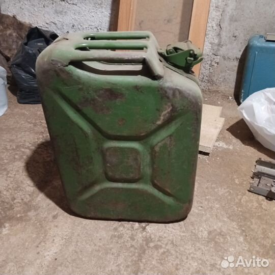 Канистры металлические 20 литров