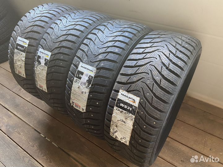 Kumho WinterCraft Ice WI31 235/65 R17 108T