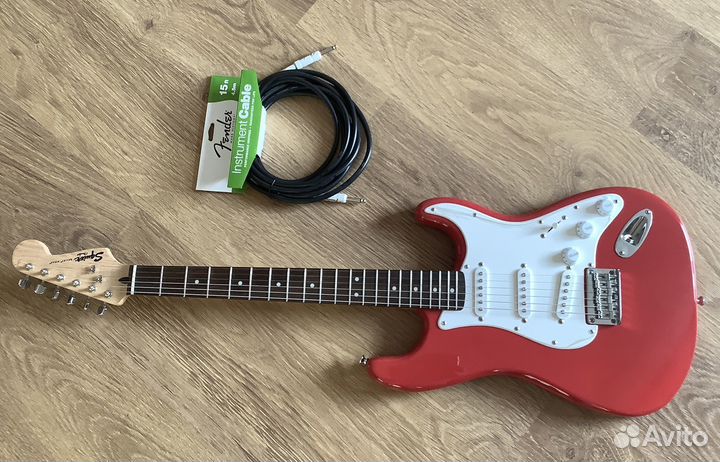Гитара Fender Squier Bullet Strat новая и кабель