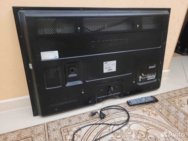 Продам телевизор на запчасти