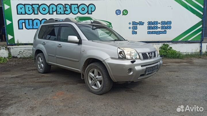 Накладк Nissan X-Trail 68260EQ100