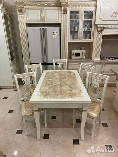 Кухонный стол и стулья