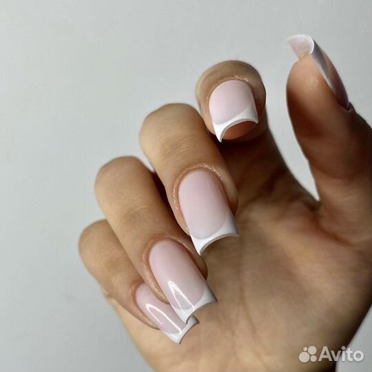 Модель на маникюр