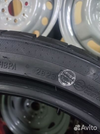 Roadmarch Prime UHP 08 255/40 R18 и 275/35 R18