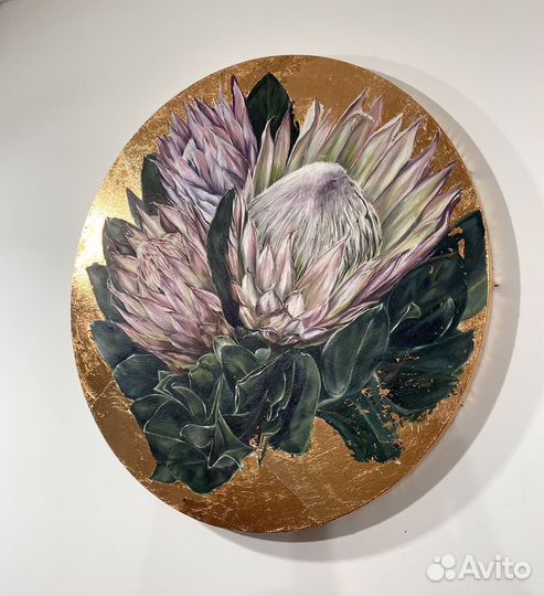 Круглая картина с поталью протеи