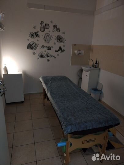 Массажистка