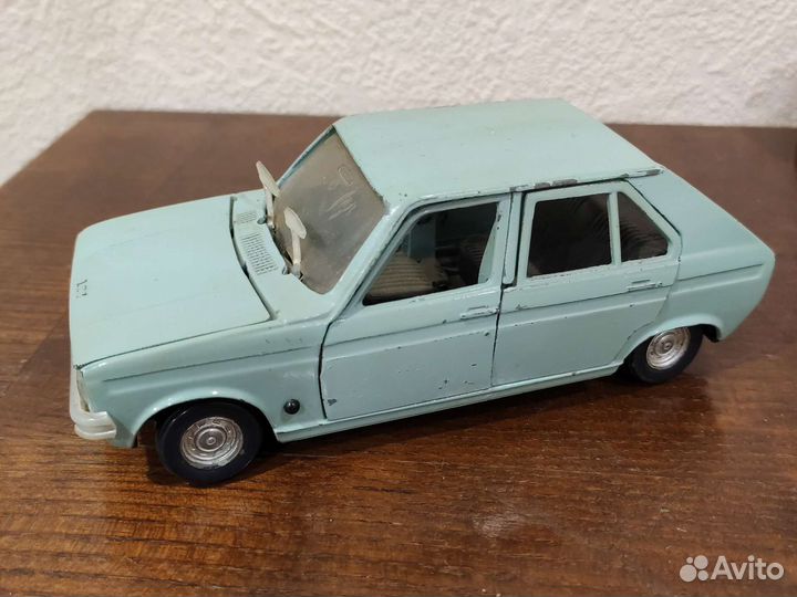 Модель автомобиля 1:25 Пежо 104 СССР металл