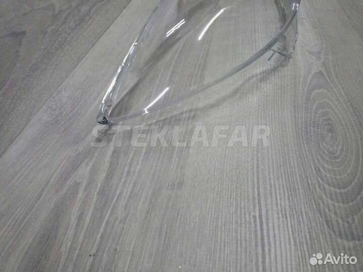 Стекло фары Mazda 3 BK хэтчбек (2003-2009) (Право