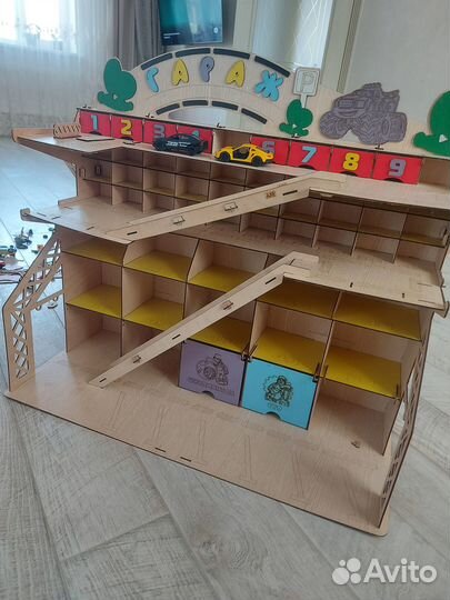 Парковка гараж для машинок, полка, игрушка