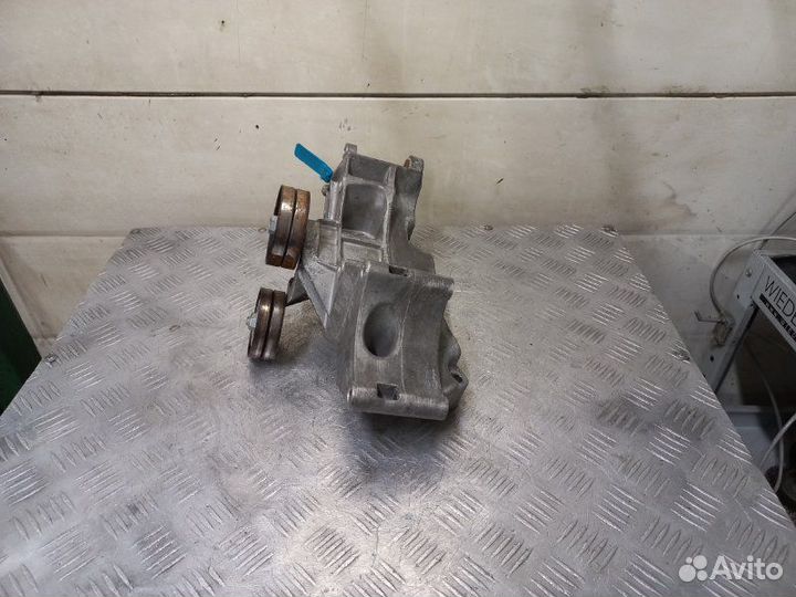 Кронштейн генератора Skoda Octavia A4 1.4 16V BCA