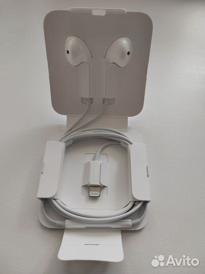 Наушники Apple EarPods Lightning