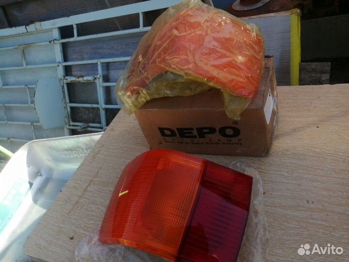 Продаю задние фонари правый и левый audi 80