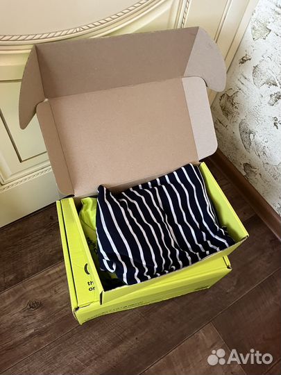 Одежда в коробках