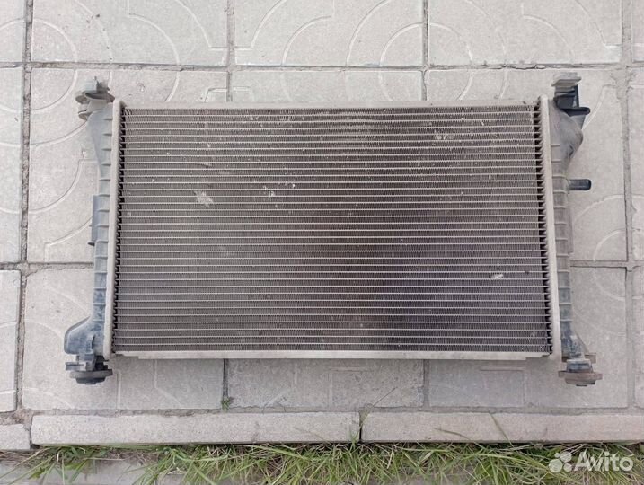 Радиатор охлаждения двигателя Ford Focus 1 хетчбек