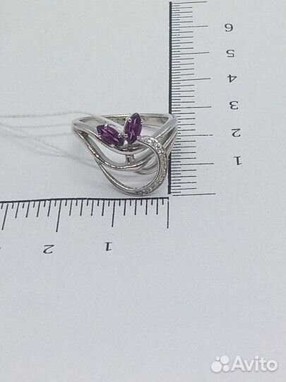 Кольцо с природным камнем Золото