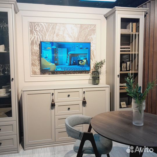 Тумба под телевизор и две витрины