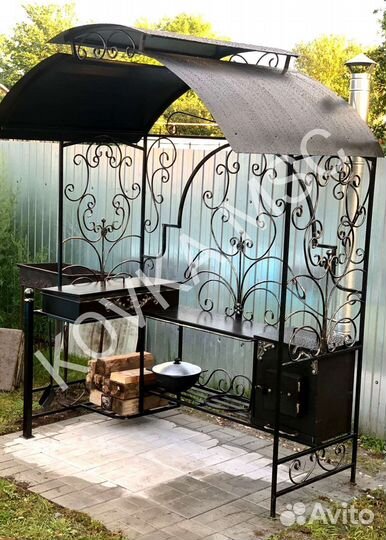 Мангал с крышей