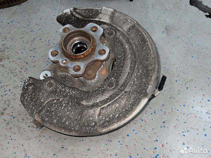 Опора подшипника колеса Л Зд BMW 7 G12 G11