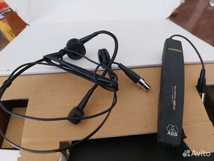 Радиомикрофон головной AKG WMS-40 UHF PT-SET