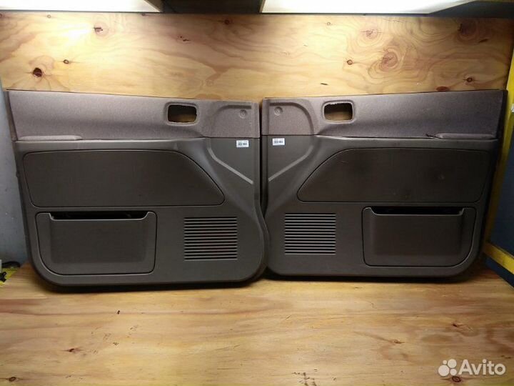 Обшивка двери перед. mitsubishi dion