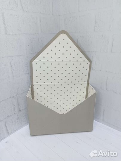 Коробки, стаканы для букетов и композиций