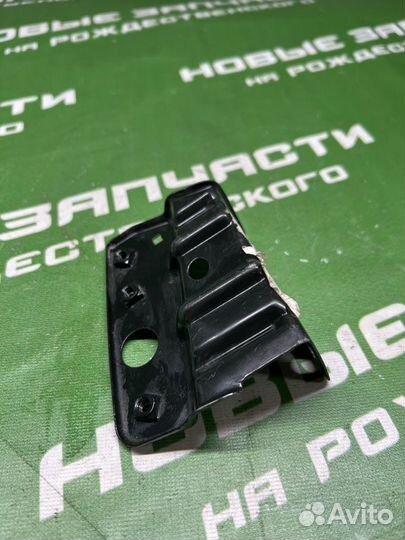 Кронштейн крыла Nissan Qashqai 2008