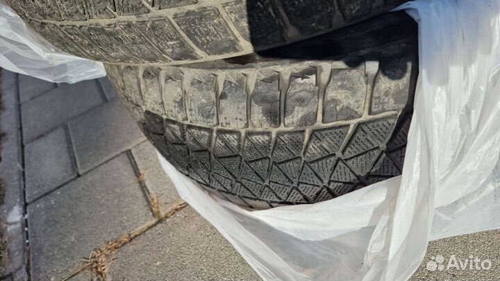 Bridgestone Blizzak DM-V2 235/55 R18 100T