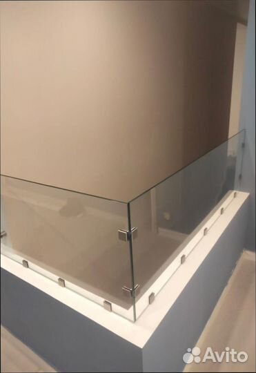 Стеклянные перила для лестниц