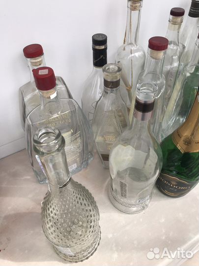 Бутылки стеклянные от коньяка и шампанского
