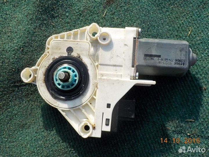 Моторчик стеклоподъемника левый Audi Q7 4L BUG 3.0