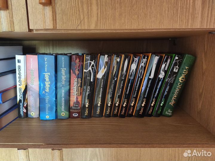 Книги фэнтези и фантастика