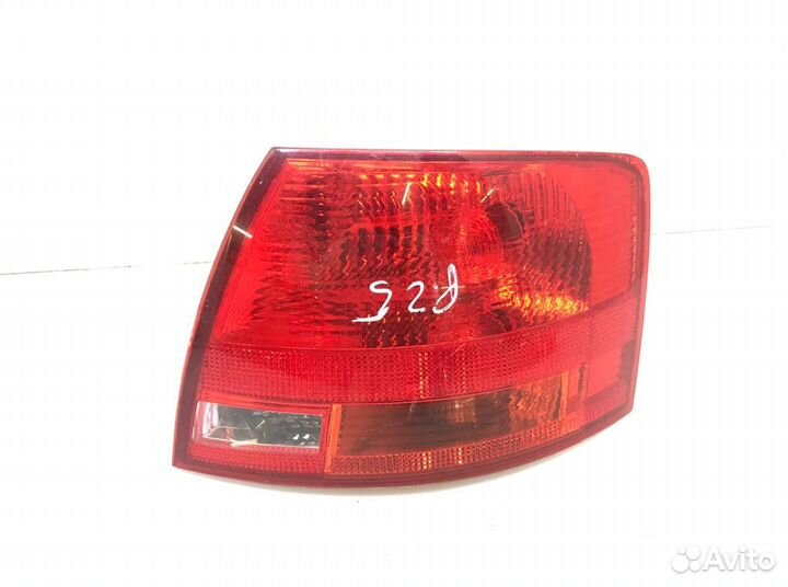 Фонарь задний правый Audi A4 B7 2.0 tfsi 2005