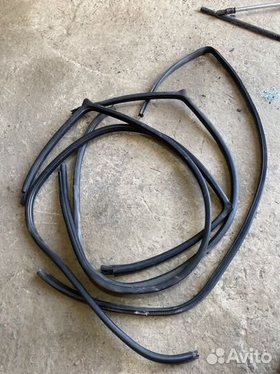 Уплотнитель двери Mitsubishi Lancer 9