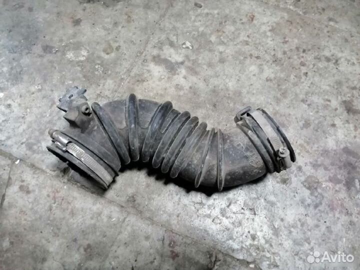 Патрубок воздушного фильтра Toyota Corolla E120