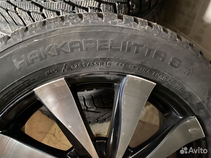 R16 Nokian Tyres Hakkapeliitta 8 205/55, PCD 5x114.3 DIA 70.1