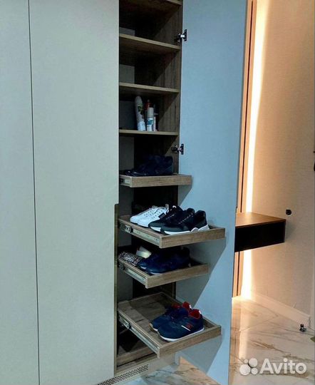 Шкаф с зеркалом