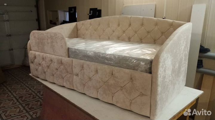 Диван-кровать детская с бортиками