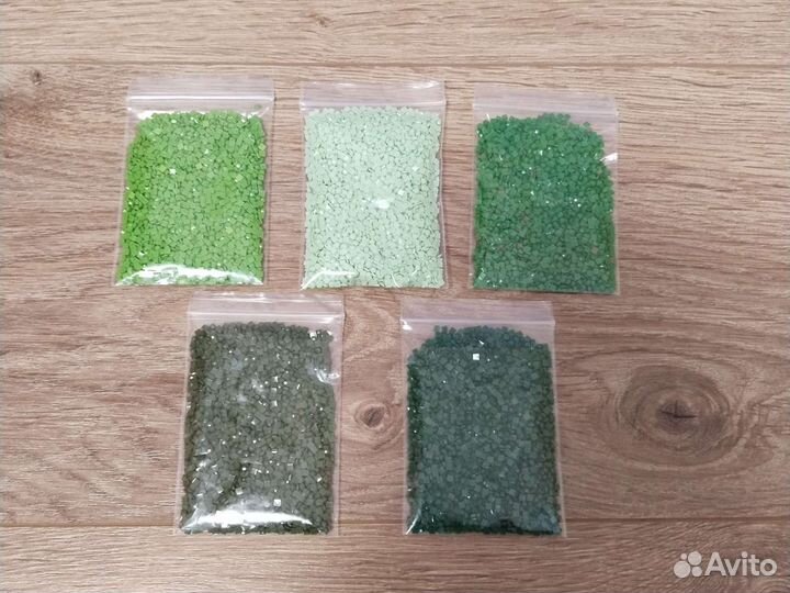 Зелёные алмазные стразы