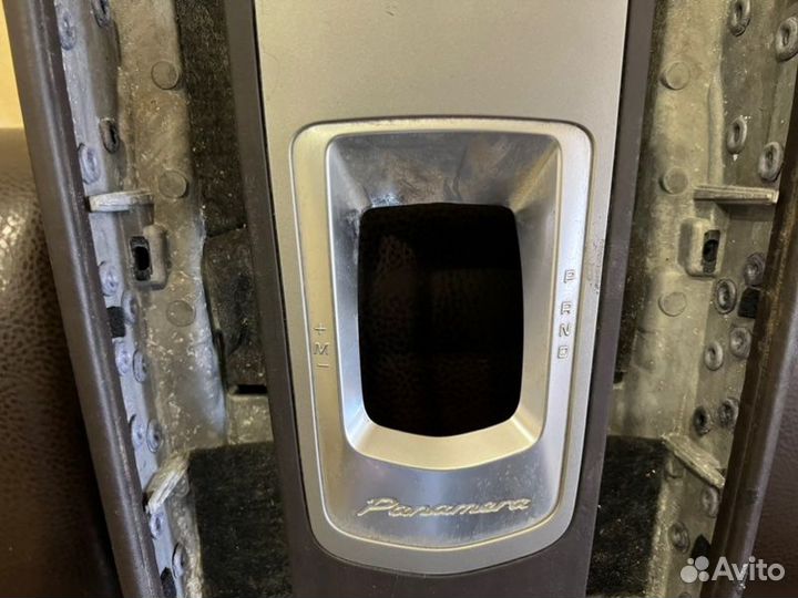 Подлокотник Porsche Panamera Turbo 970