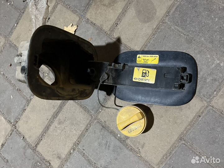 Лючок бензобака range rover sport