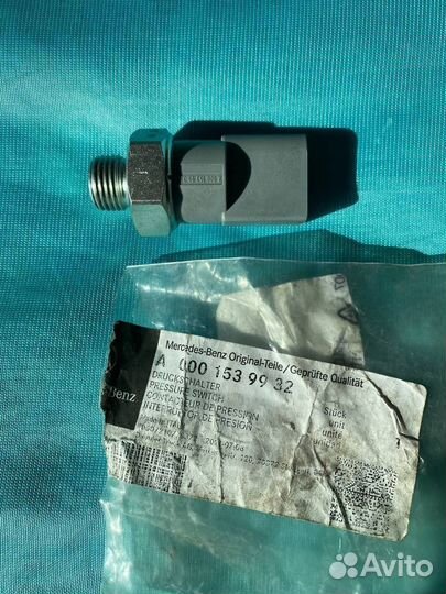 Mercedes-Benz датчик давления масла